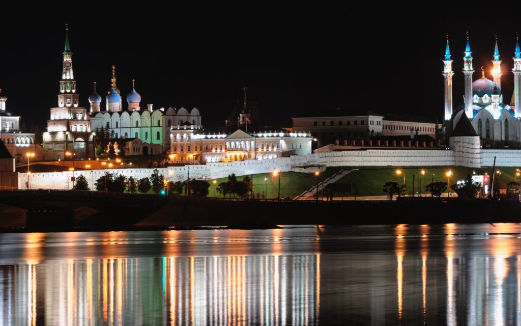 کلیسا و مسجد کنار رودخانه ولگا در شهر کازان تارتارستان روسیه-Kazan-Volga-Tatarstan-Rivers-Mosque-Church-Russia