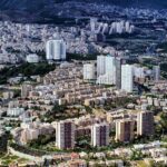 نمای برج‌ها و ساختمان‌های مدرن در شمال غرب تهران