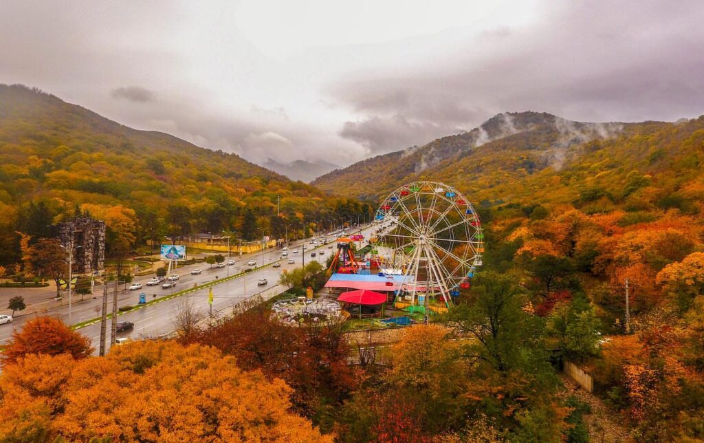 جاده جنگل گلستان در پاییز