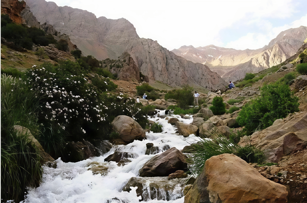 چشمه جوشک شیراز با آب زلال و طبیعت سبز اطراف