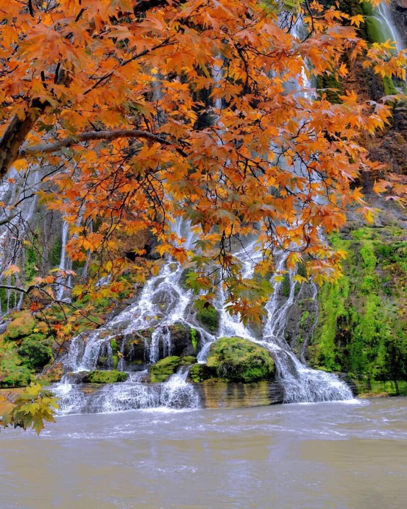 آبشار بیشه شهرستان دورود لرستان در پاییز
