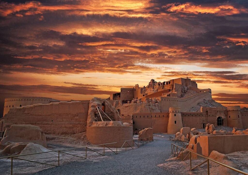 ارگ بم، بزرگترین بنای خشتی جهان