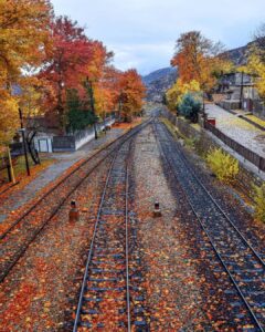 ایستگاه راه‌آهن قطار بیشه شهرستان دورود لرستان در پاییز