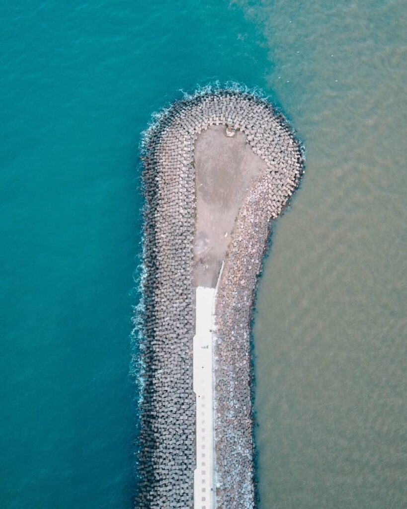تصویر هوایی از موجشکن معروف بندر انزلی گیلان