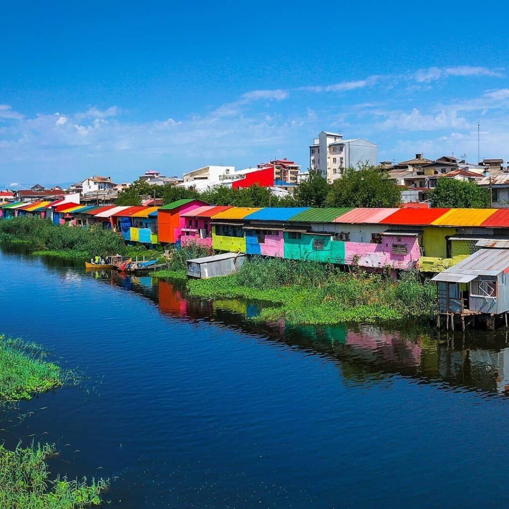 خانه‌های رنگی تالاب بندر انزلی