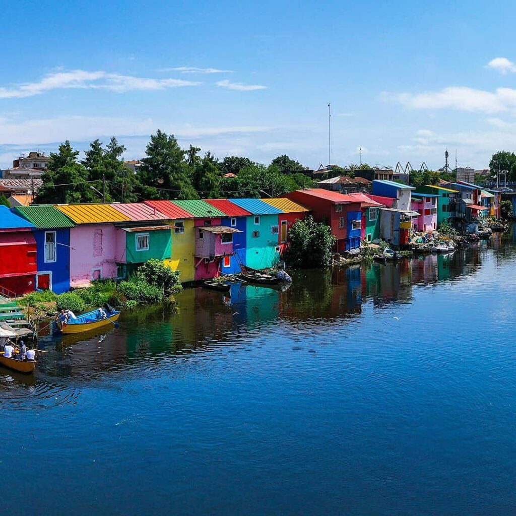 خانه‌های رنگی تالاب بندر انزلی