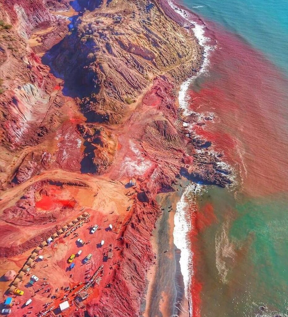 نمای هوایی ساحل سرخ جزیره هرمز