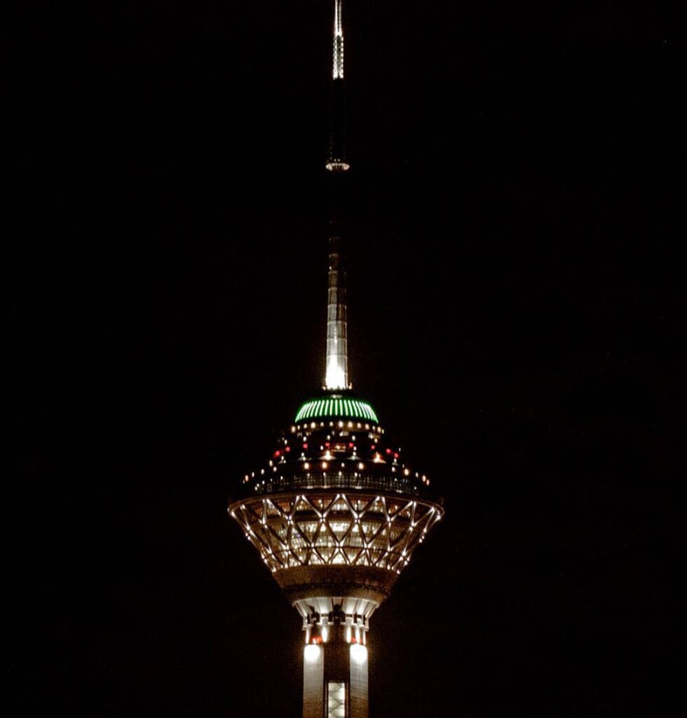 عکس برج میلاد تهران در شب