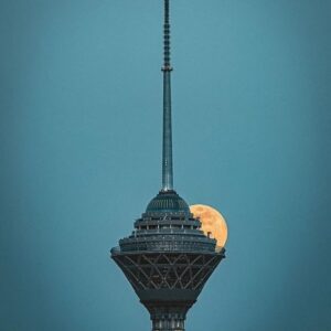 عکس برج میلاد تهران و طلوع ماه