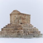 برف و تاریخ؛ مقبره کوروش در سکوت زمستانی