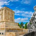 آرامگاه و مجسمه فردوسی