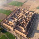 قلعه مهرپادین از قلعه های تاریخی خشتی استان یزد در شهرستان مهریز