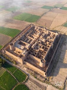 قلعه مهرپادین از قلعه های تاریخی خشتی استان یزد در شهرستان مهریز