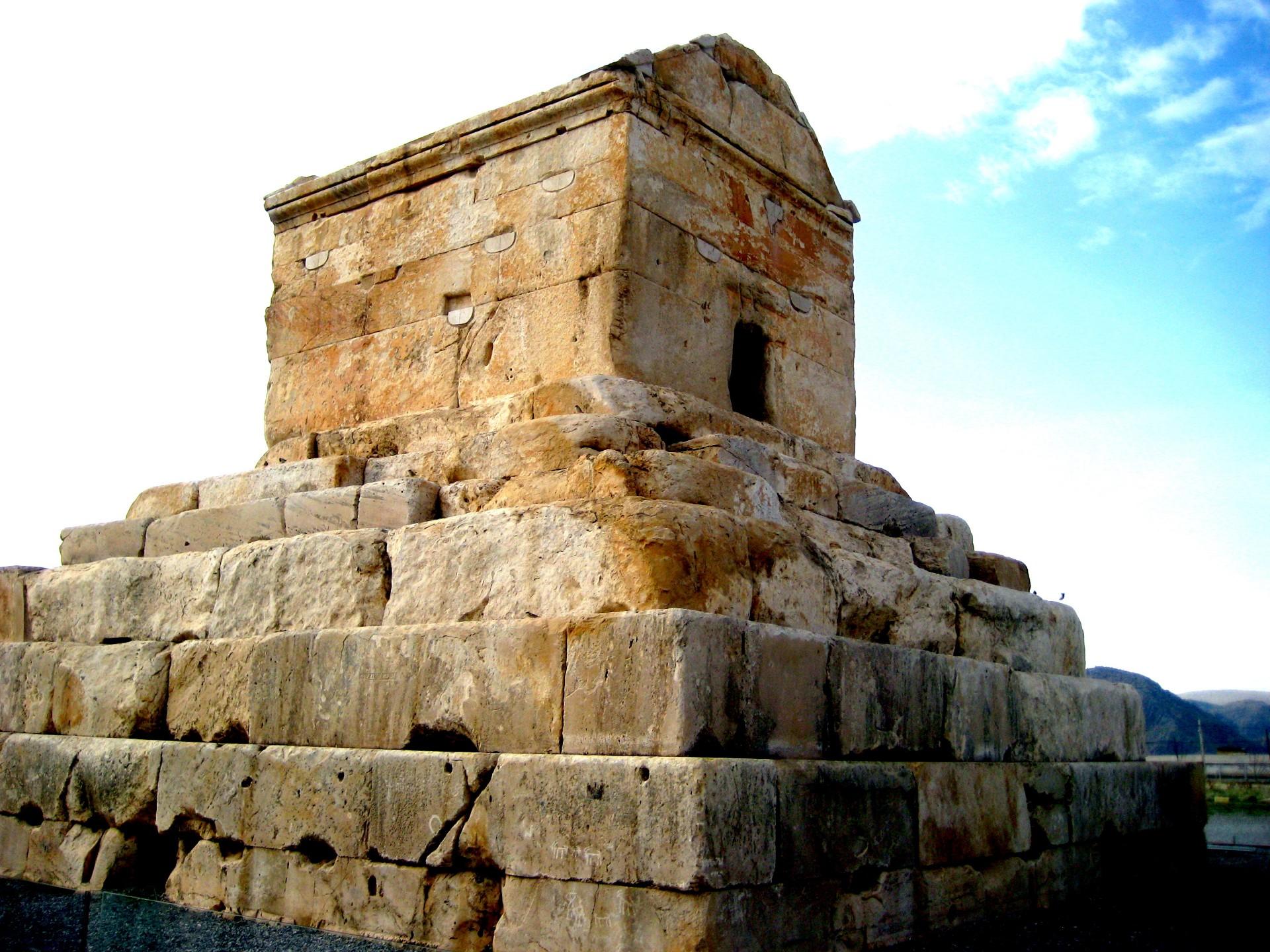 ارامگاه کوروش کبیر