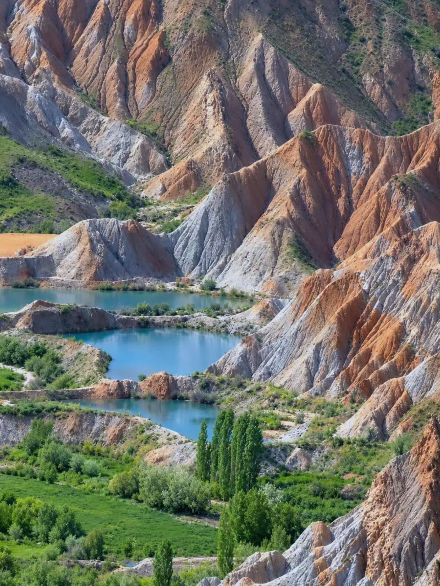 دره پرستوهای نیشابور در دامنه کوه بینالود
