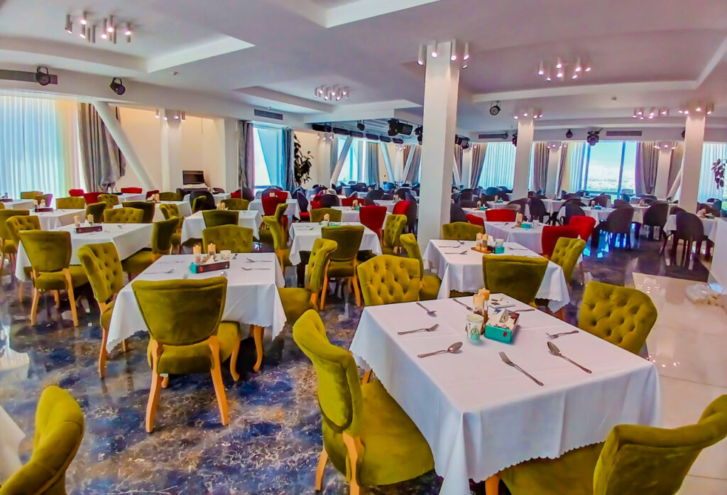 رزرو هتل 5 ستاره چمران شیراز با تخفیف