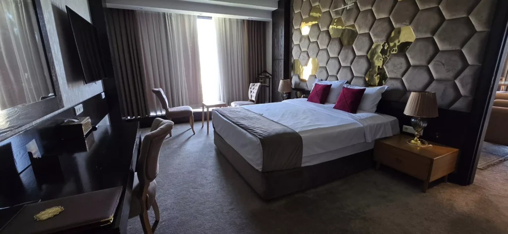 رزرو هتل 5 ستاره چمران شیراز با تخفیف