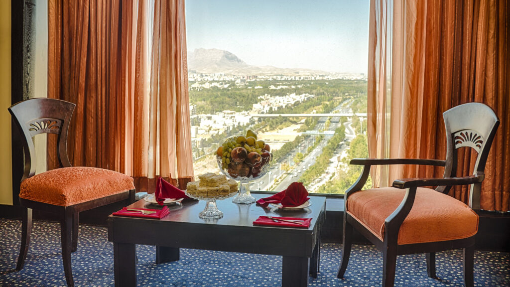 رزرو هتل 5 ستاره چمران شیراز با تخفیف